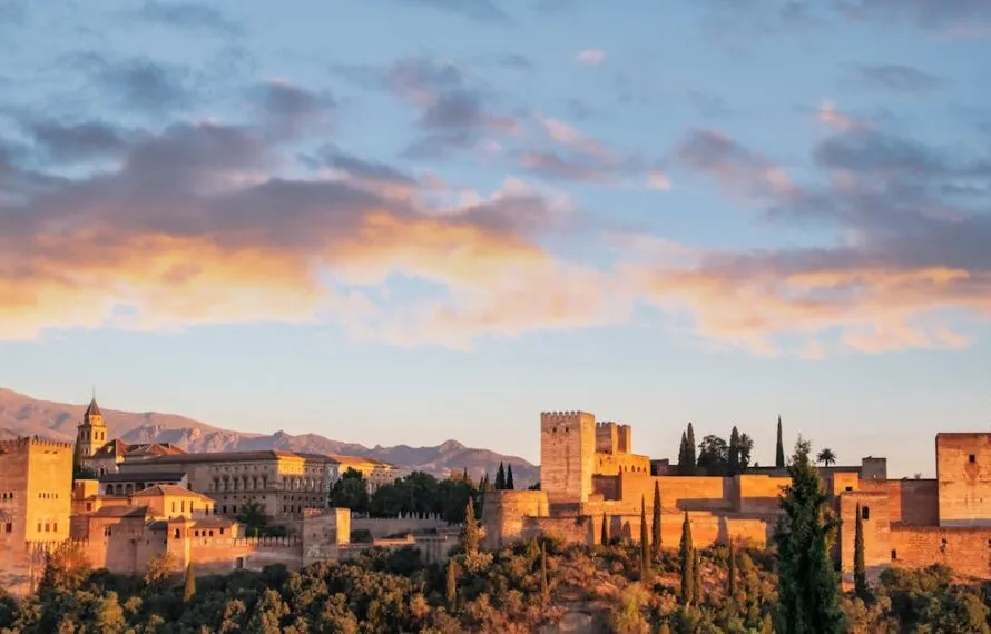 Are Alhambra Guided Tours Available in English All Day?