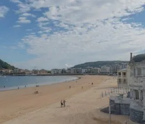 Discover the Hidden Gems of the Beach in San Sebastián Discover the Hidden Gems of the Beach in San Sebastián