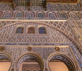 Can I Tour Alcázar of Seville With Student Discounts?