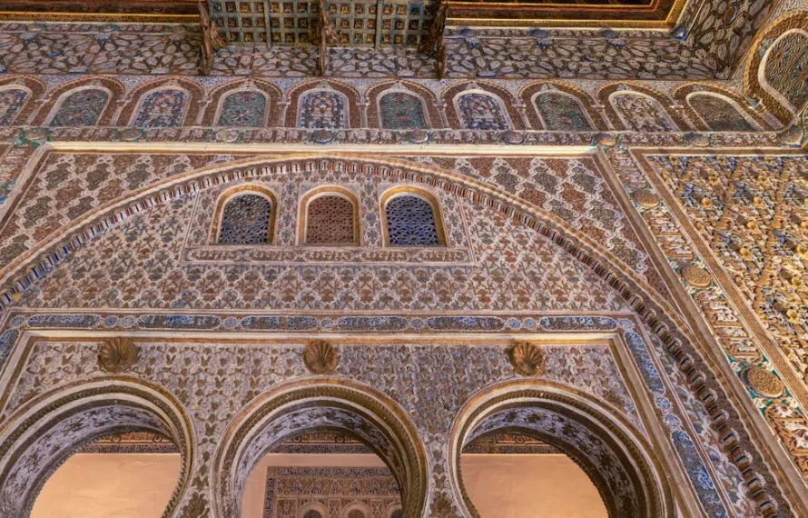 Can I Tour Alcázar of Seville With Student Discounts?