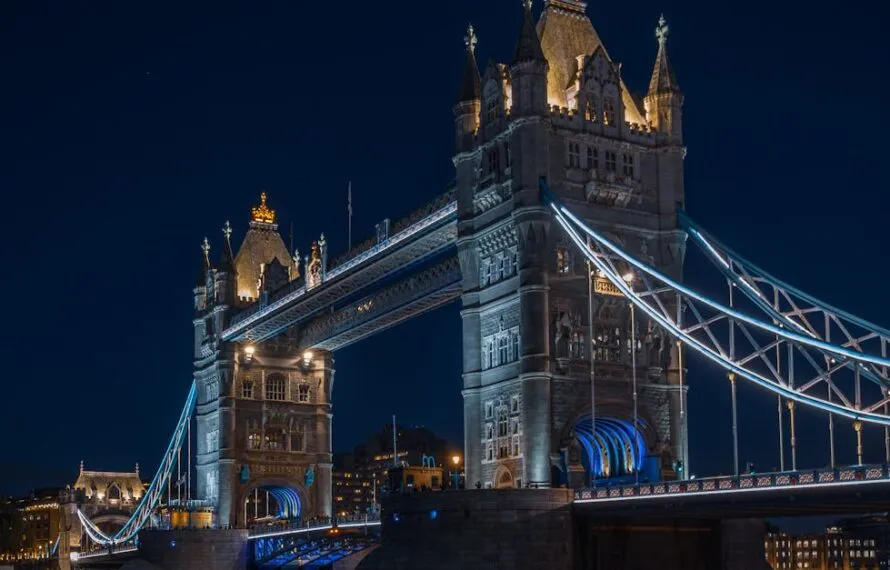 Can I Tour Tower of London Crown Jewels After 5 PM? Can I Tour Tower of London Crown Jewels After 5 PM?