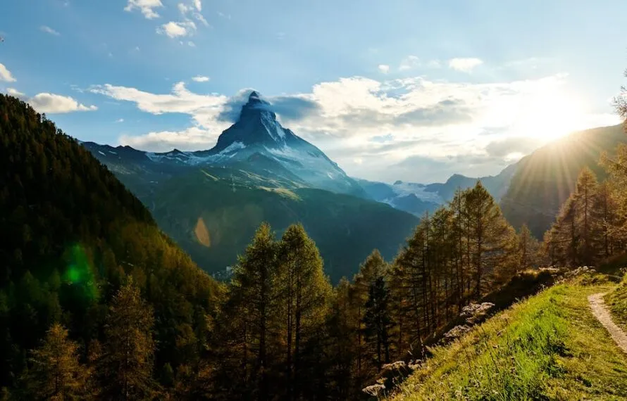 What Hiking Routes Lead to Matterhorn’s Summer Summit?