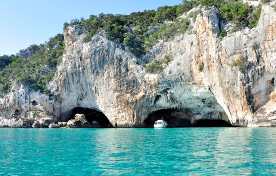 Are boat tours really allowed in Croatia’s Blue Cave?